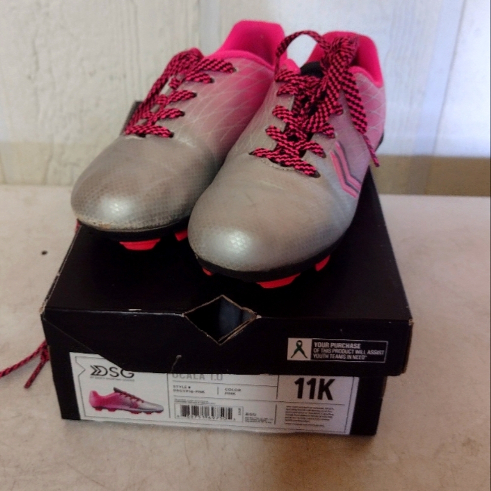 Girls youth soccer shoes